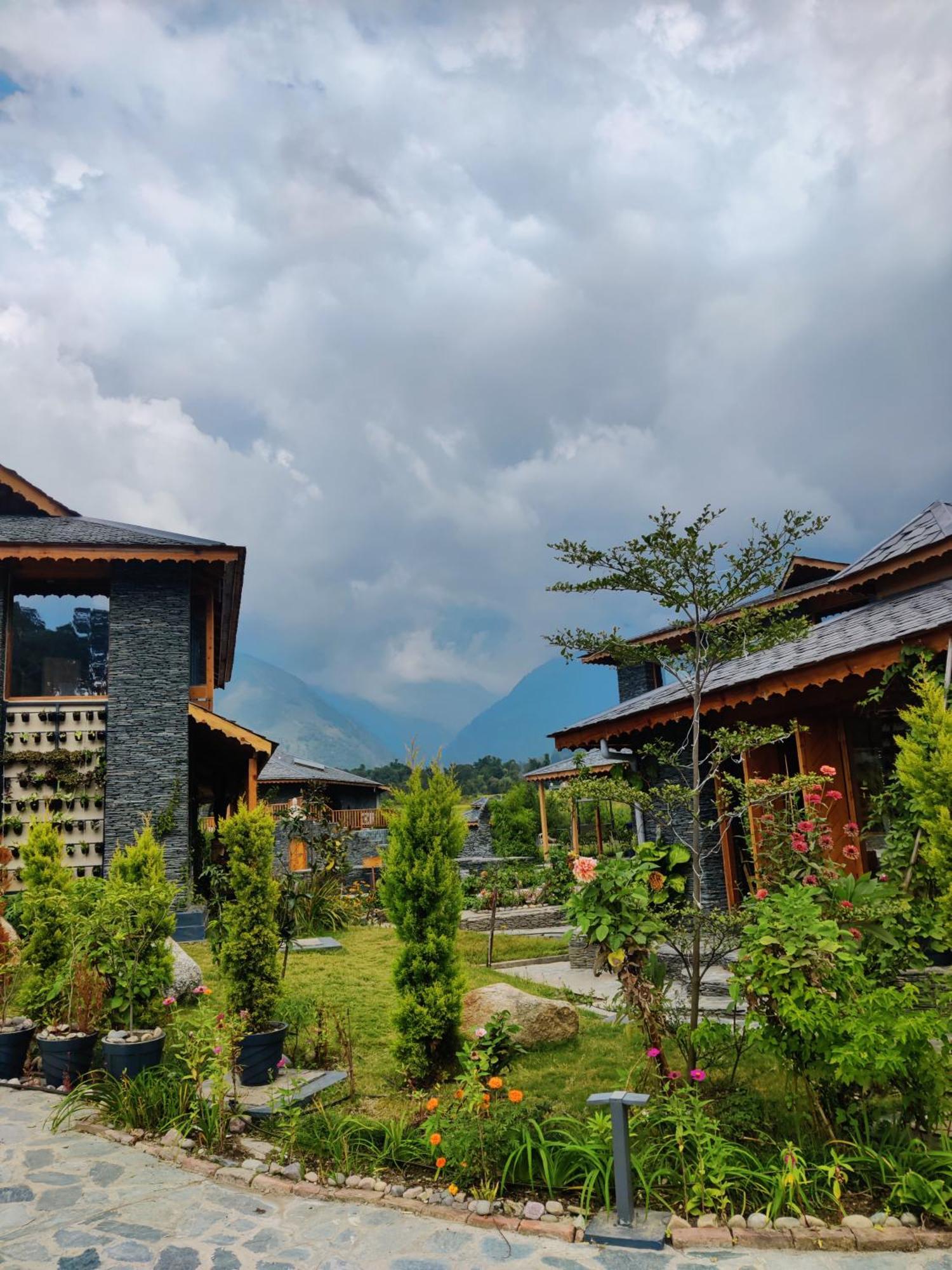 Osho Himalayas Wellness Resort Kangra Exterior foto